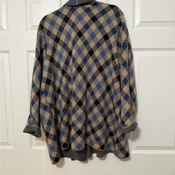 Leo & Nicole Blue and Tan Plaid Cape - Picture 2 of 3
